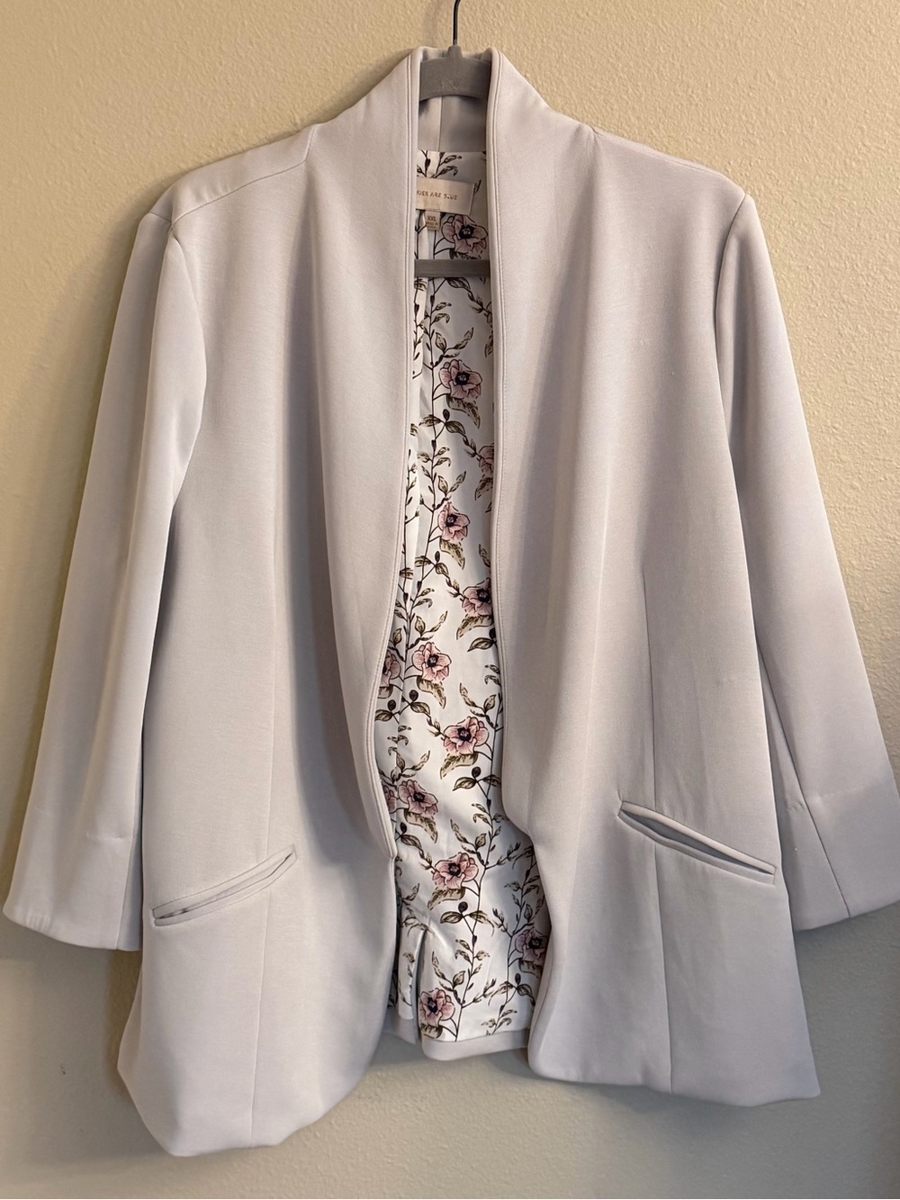 Skies Are Blue Pale Gray Open-Front Blazer with Floral Lining
